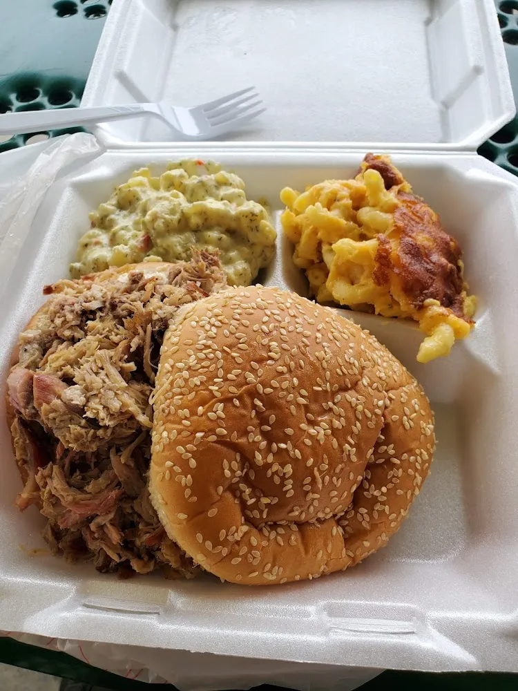 Pull Pork Sammich Plate w 2 Sides an Drink